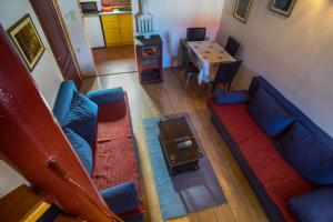 an overhead view of a living room with a couch and a table at Guest house Jezera in Žabljak