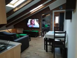TV a/nebo společenská místnost v ubytování LukaDora