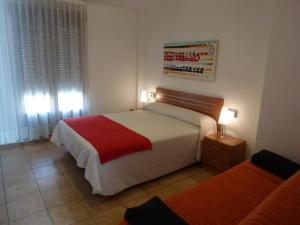 Cama o camas de una habitación en Apartamentos Puerta Muralla