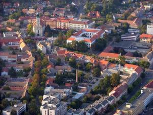 Nespecifikovaný výhled na destinaci Szekszárd nebo výhled na město při pohledu z apartmánu