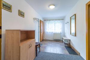 Ein Sitzbereich in der Unterkunft Apartman Ostrava Senov