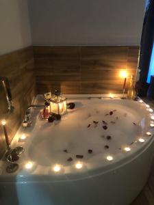 Bilik mandi di Hotel Golden