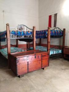 Tempat tidur susun dalam kamar di Servimont