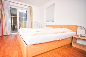 Posteľ alebo postele v izbe v ubytovaní YoHo - International Youth Hostel