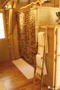 爱的小屋酒店客房内的一张或多张床位