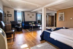 Postel nebo postele na pokoji v ubytování Bodenseehotel Weisses Rössli