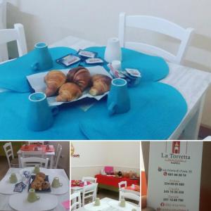una mesa con cruasanes y un plato de comida. en B&B La Torretta Chiaia, en Nápoles