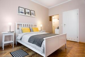 Łóżko lub łóżka w pokoju w obiekcie Apartamenty i Studia HERBARIUM
