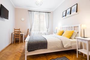 Łóżko lub łóżka w pokoju w obiekcie Apartamenty i Studia HERBARIUM