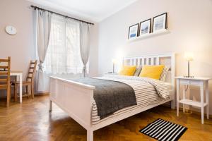 Łóżko lub łóżka w pokoju w obiekcie Apartamenty i Studia HERBARIUM