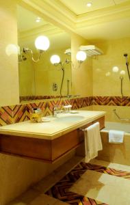 Koupelna v ubytování Warwick Palm Beach Hotel