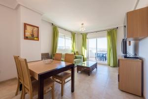 Kuchyň nebo kuchyňský kout v ubytování Apartamentos Jardines del Mar II