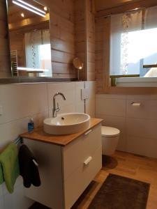 A bathroom at Landhof Kling