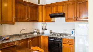 Kuchyň nebo kuchyňský kout v ubytování BLUESEA Apartamentos Callao Garden
