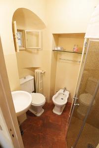 a small bathroom with a toilet and a sink at Suite Viola Antica in Lucca