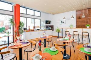 ห้องอาหารหรือที่รับประทานอาหารของ Séjours & Affaires Rouen Normandie