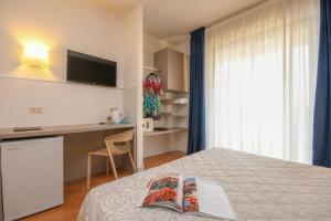 TV a/nebo společenská místnost v ubytování Hotel Riel
