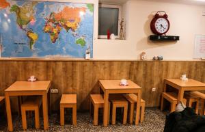 Εστιατόριο ή άλλο μέρος για φαγητό στο Envoy Hostel & Tours