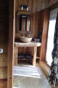 Ένα μπάνιο στο Chambre d'Hôtes La ferme d'en bas +36 φωτογραφίες