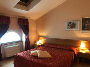 מיטה או מיטות בחדר ב-Locanda Ca’ Rossa