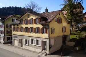 Imagen de la galería de Villa Donkey Ferienwohnung Heustall, en Degersheim