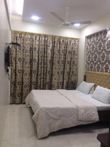 Postel nebo postele na pokoji v ubytování Hotel Antique - Colaba