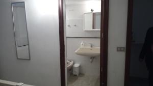 A bathroom at Villa Aquarium