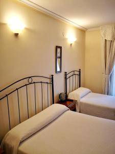 Postel nebo postele na pokoji v ubytování Hostal Alcántara