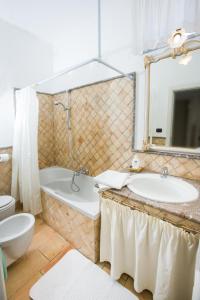 Taormina al Bacio apartmentにあるバスルーム