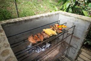 Kemudahan BBQ tersedia untuk tetamu di vila ini