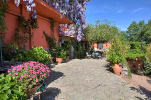 ピアーナ・デッリ・アルバネージにあるAgriturismo Al Poggettoのギャラリーの写真