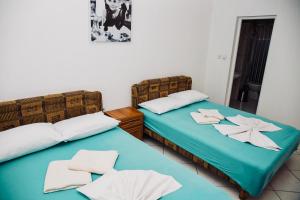 two beds sitting next to each other in a room at Villa Perla in Utjeha