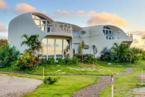Gallery image of Swan Villas in Maya Beach