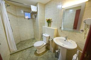 Koupelna v ubytování Hotel Sojovalo + 23 fotografií