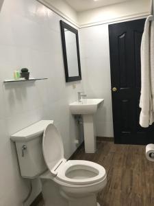 Koupelna v ubytování Hotel Plaza
