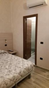 Postel nebo postele na pokoji v ubytování Ricci Rooms