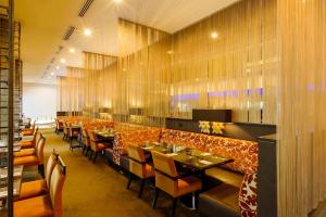 Ein Restaurant oder anderes Speiselokal in der Unterkunft Riande Aeropuerto Hotel Casino 