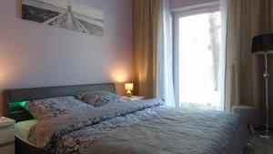 Llit o llits en una habitació de Apartament Baltica z ogródkiem
