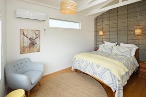 Postel nebo postele na pokoji v ubytování Fairview Unit 1 - Stay Waiheke