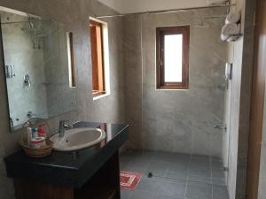 Kylpyhuone majoituspaikassa Villa Nilmalee