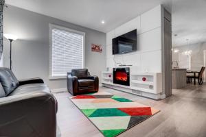 O zonă de relaxare la Three-Bedroom with Fireplace #41 Sunalta Downtown