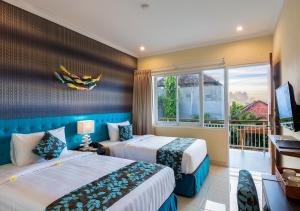 a hotel room with two beds and a window at Destiny Villas and Residence in Seminyak +30 photos