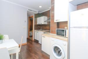a kitchen with a washer and a washing machine at BET Apartments - Tramontana Apartments in Valencia