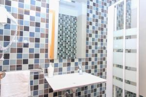 a bathroom with a sink and a mirror at BET Apartments - Tramontana Apartments in Valencia