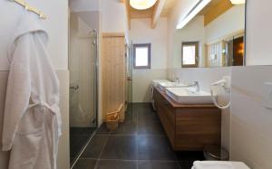 Kúpeľňa v ubytovaní Apartments Dolomit-Royal + 37 fotografií