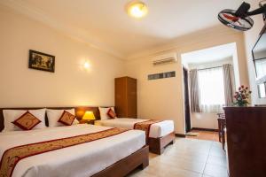 Giường trong phòng chung tại Ngoc Minh Hotel