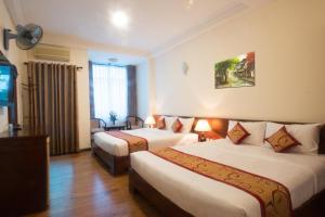 Postel nebo postele na pokoji v ubytování Ngoc Minh Hotel