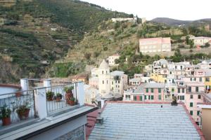 a view of a city from a balcony with houses at Hotel Gianni Franzi in Vernazza