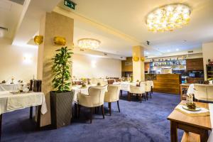 Restaurace v ubytování WELLNESS HOTEL LÖWE