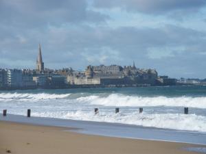 Gallery image of H&ocirc;tel de la Gare in Saint Malo